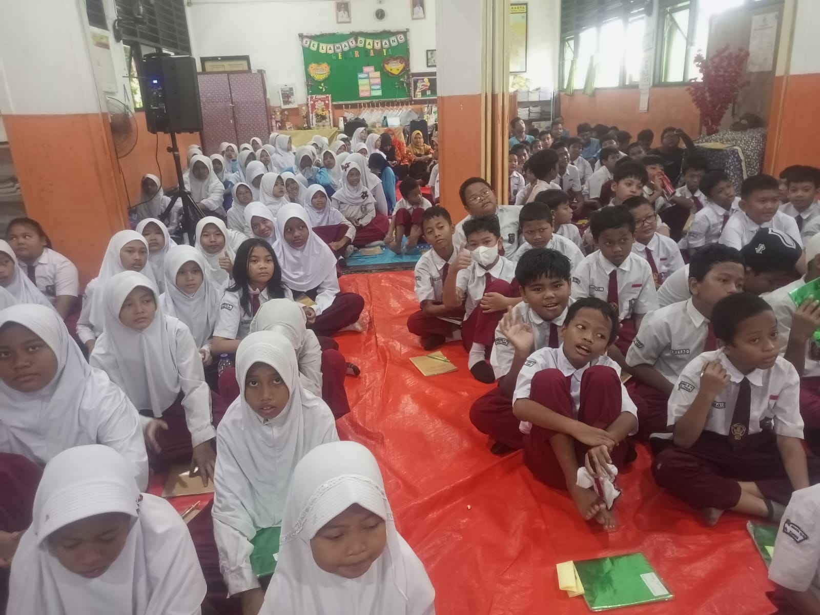 Wisata LiterAsyik Ke SDN Cipinang Muara 12